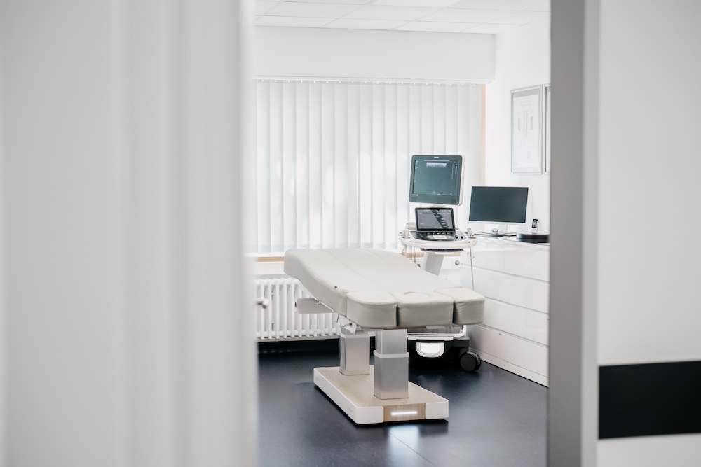 Praxis für Angiologie und Kardiologie Frankfurt – Untersuchungsraum Praxis für Angiologie und Kardiologie Frankfurt - Untersuchungsraum
